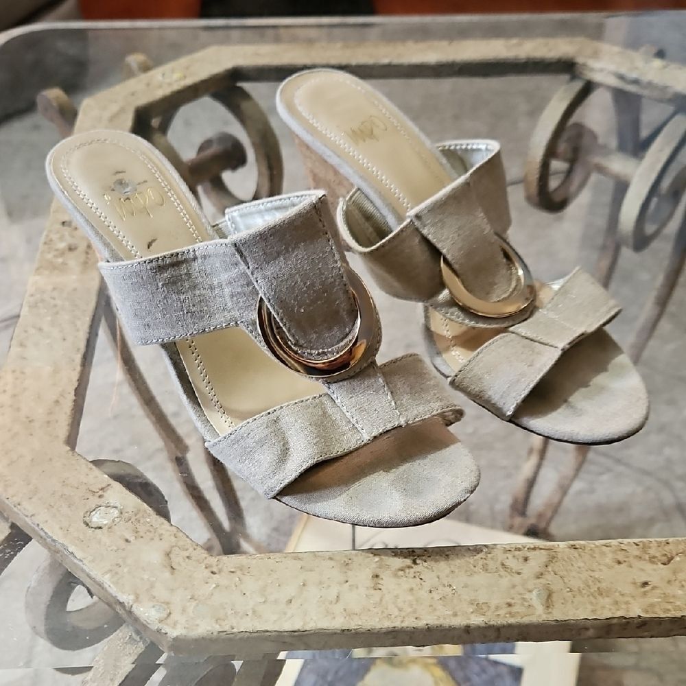 Impo Versie Pale Gold Metallic Wedge Sandals Women's Size 7.5